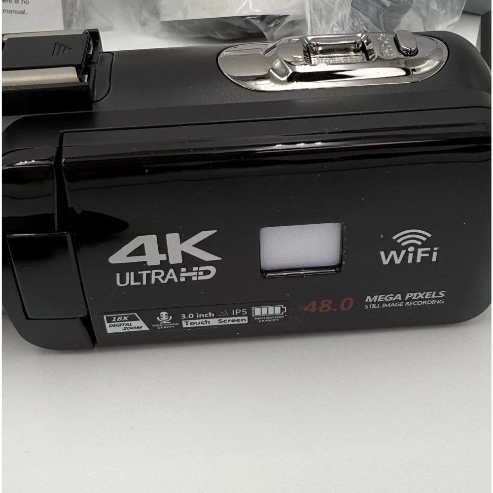 4K Ultra HD Camcorder Digital Zoom WiFi Touch Screen + Remote Mic Case Bundle